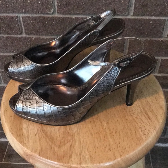 Shoes - Picture 2 of 3